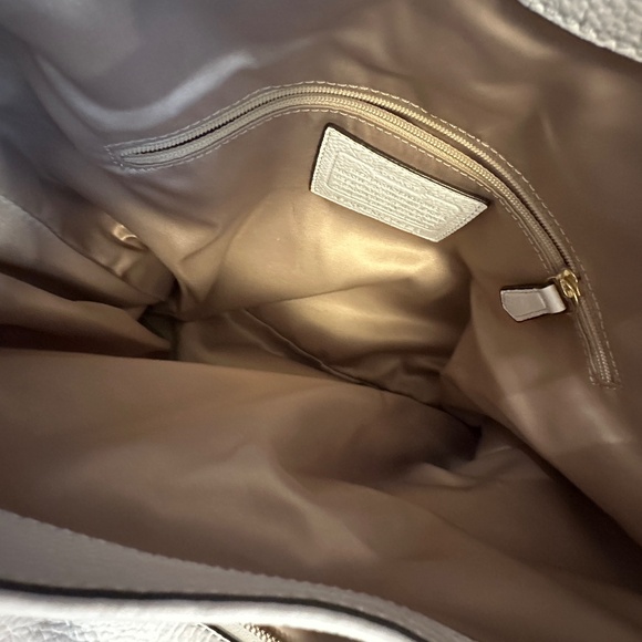 Coach white pebbled leather shoulder bag purse 3 compartments tan satin interior - Picture 7 of 16
